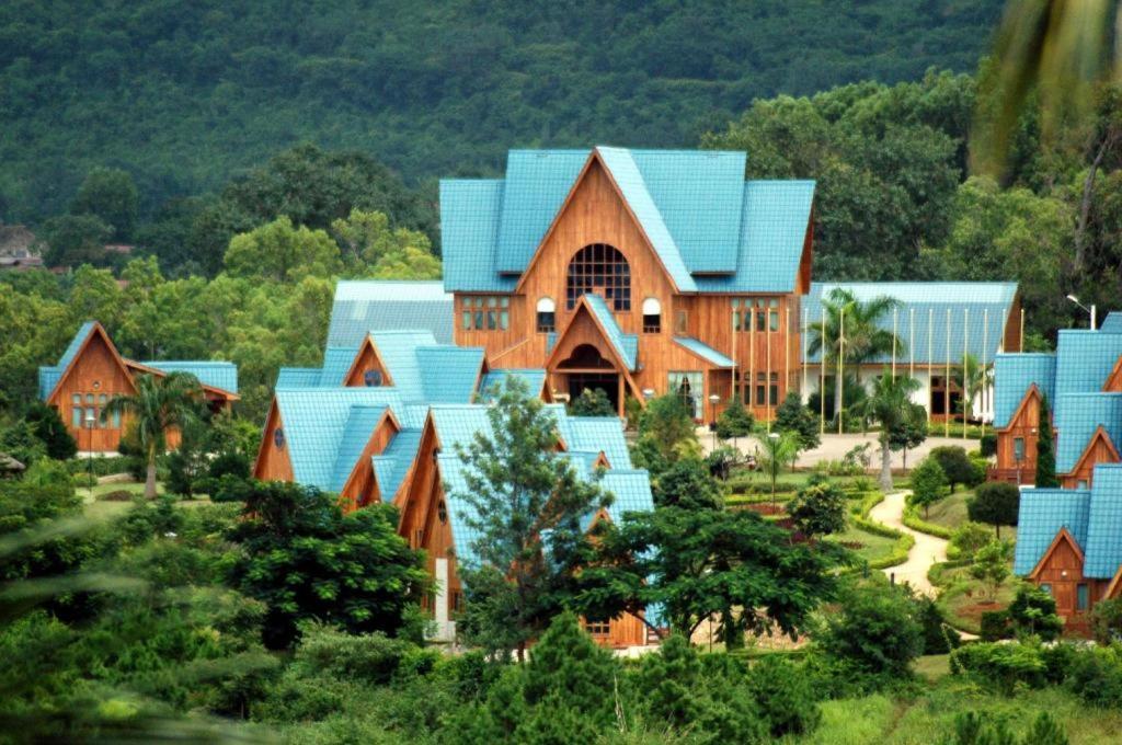 Aye Thar Yar Golf Resort Taunggyi Exterior photo