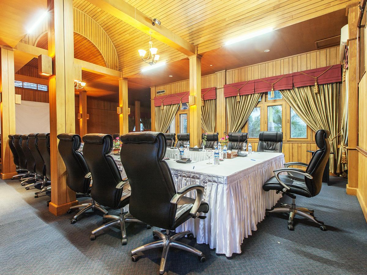 Aye Thar Yar Golf Resort Taunggyi Exterior photo