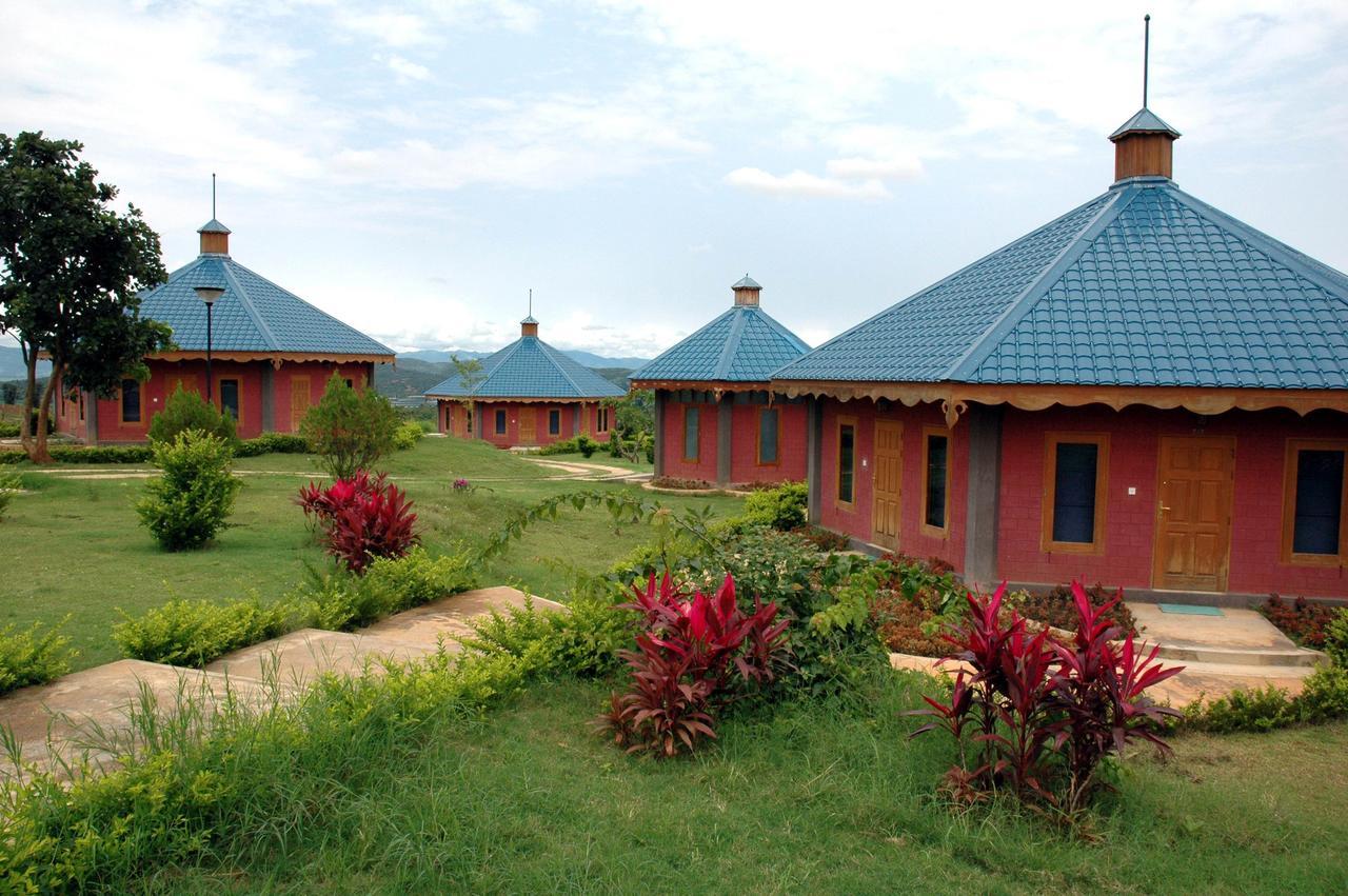 Aye Thar Yar Golf Resort Taunggyi Exterior photo